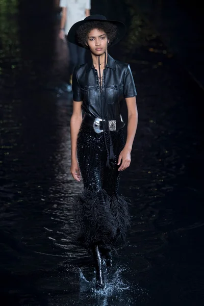 Look 48